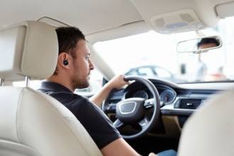 TALKY - Ładowarka USB z zestawem słuchawkowym Bluetooth i młotkiem bezpieczeństwa
