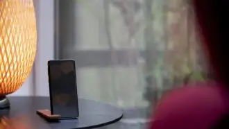 UPPRET Original - Drewniany stojak na telefon
