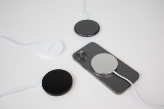 MAGNETA BASIC - Magnetic charger for iPhone made of ABS and aluminium 