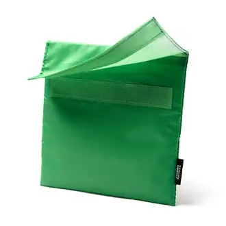 LOMBAS - Breakfast bag made of RPET polyester, with isothermal PEVA lining.