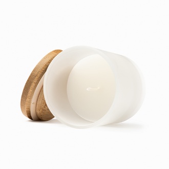 VANILA - Scented candle in milk glass with bamboo lid