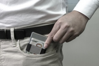 Wally Carta Vegan - Aluminum RFID wallet with vegan case