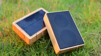 WOODZ SOUND - Bamboo wireless speaker with solar panel