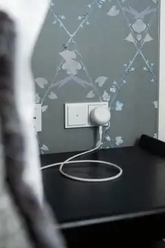 Magnetic wallcharger - Magnetic wireless charger