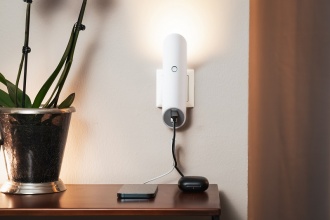 Spotlight Wallcharger - USB charger with flashlight