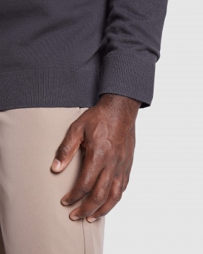 Hilux - Fine knit V-neck jumper for men.