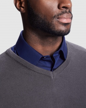 Hilux - Fine knit V-neck jumper for men.