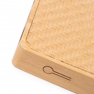 Akrol - Powerbank with main structure made of bamboo and base made of natural fibers. 