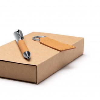 Fez set - Pen and keychain made of recycled leather with metallic details.