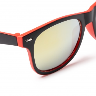 Mezek - Sunglasses in a classic design with a two-tone frame. Mirrored lenses. UV400 protective filter.