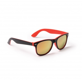 Mezek - Sunglasses in a classic design with a two-tone frame. Mirrored lenses. UV400 protective filter.