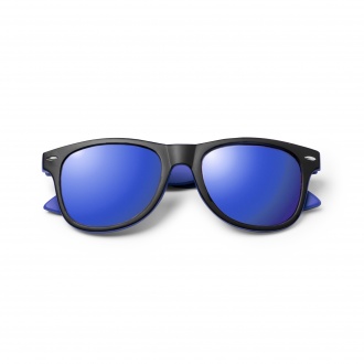 Mezek - Sunglasses in a classic design with a two-tone frame. Mirrored lenses. UV400 protective filter.