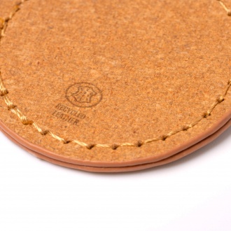 Luxor - A keychain made of recycled leather in two designs, with a metal ring.