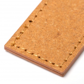 Luxor - A keychain made of recycled leather in two designs, with a metal ring.