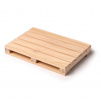 Ramy - A wooden coaster in the shape of a pallet.