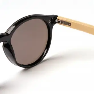Colton - Sunglasses with mirrored lenses and bamboo temples.