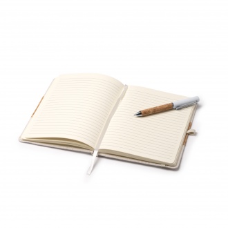 Beret - Notebook and pen, packaged in a kraft cardboard case. 