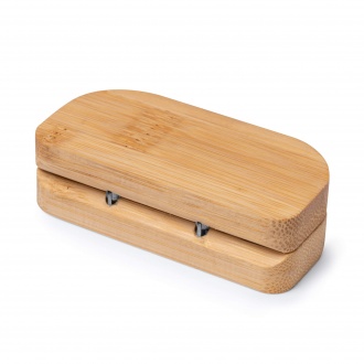 Mildor - Bamboo pill box with three separate compartments. Magnetic locking mechanism.