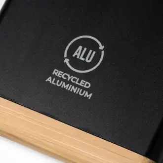 Guler - Powerbank o pojemności 5000 mAh, wykonany z aluminium z recyklingu i bambusa.