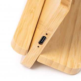 Krosy - Made of bamboo, the 3-in-1 charging stand (15 W) for charging smartphones, smartwatches and wireless headphones.