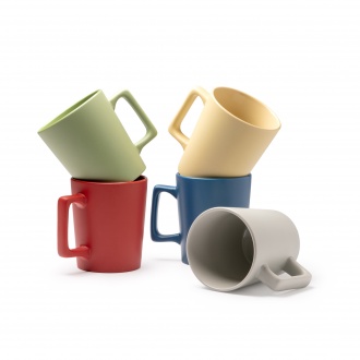 Dunlok - Designer ceramic mug with large handle. Capacity 400 ml.