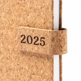 Vasir - A5 format calendar with cork and magnetic cover.