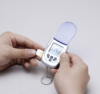SIM card copying device