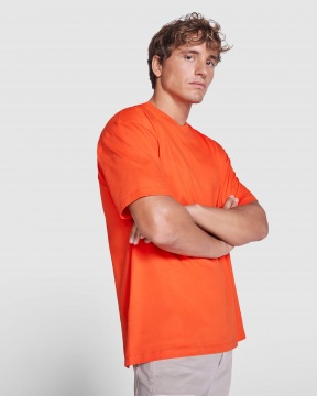 BULL - Short-sleeved oversize T-shirt. 100% cotton, weight: 210 g/m².