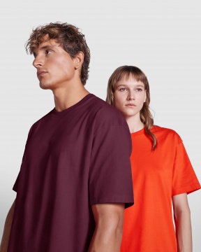BULL - Short-sleeved oversize T-shirt. 100% cotton, weight: 210 g/m².