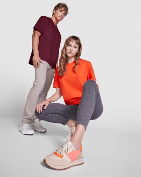 BULL - Short-sleeved oversize T-shirt. 100% cotton, weight: 210 g/m².