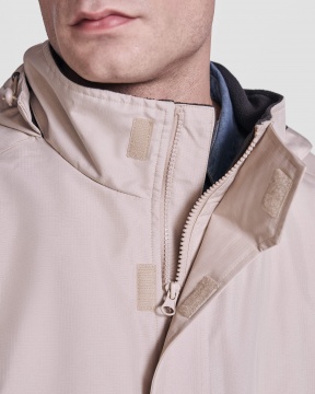 AMERICA - Waterproof jacket with quilted lining. High collar and retractable hood. 100% Recycled Polyester, 400g/m². 
