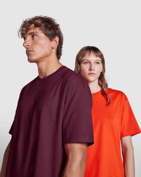 BULL - Short-sleeved oversize T-shirt. 100% cotton, weight: 210 g/m².