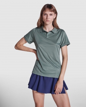 TORMO WOMAN - Women's technical polo shirt with short sleeves and snap buttons. Recycled polyester, 125 gsm.