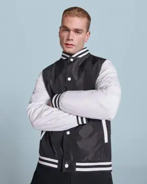 CALIFORNIA - Dwukolorowa kurtka unisex z pikowanym wnętrzem, kieszeniami na suwak i guzikami na zatrzask.