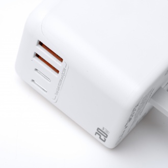WATIK - Travel adapter