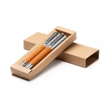 Tombol - Zestaw długopisów kulkowych i przekręcanych z główną konstrukcją wykonaną ze skóry pochodzącej z recyklingu, mechanizmem przekręcania i metalowymi detalami.